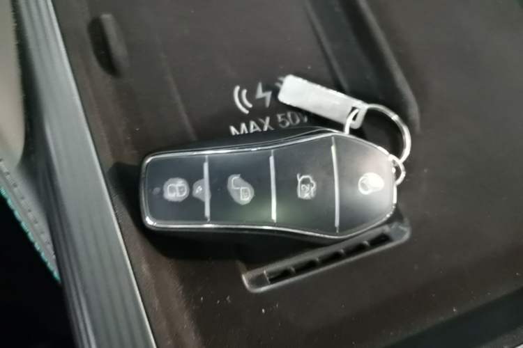 Used BYD Song L DM-i 2025 Intelligent Driving Version 160 km Beyond-Range Type Vehicle Key