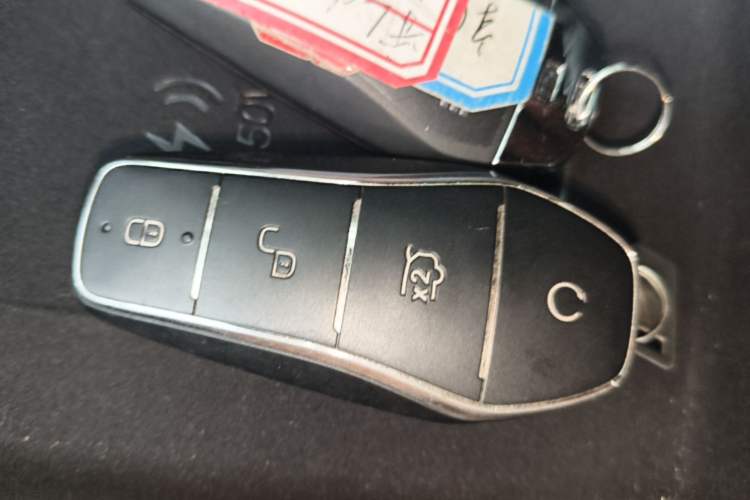 Used BYD Song L DM-i 2025 Intelligent Driving Version 112 km Beyond-Range Type Vehicle Key