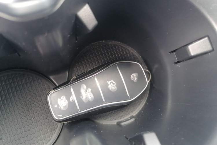 Used BYD Song L DM-i 2025 Intelligent Driving Version 112 km Beyond-Range Type Vehicle Key