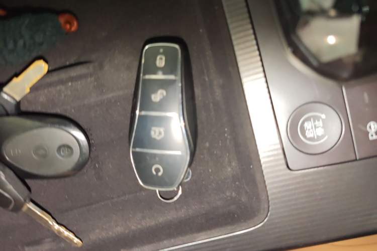 Used BYD Song L DM-i 2025 Intelligent Driving Version 160 km Beyond-Range Type Vehicle Key