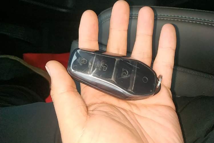 Used BYD Song L DM-i 2025 Intelligent Driving Version 112 km Beyond-Range Type Vehicle Key