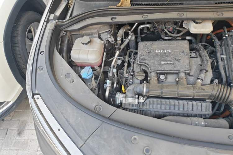 Used BYD Song L DM-i 2025 Intelligent Driving Version 112 km Beyond-Range Type Engine Bay Right