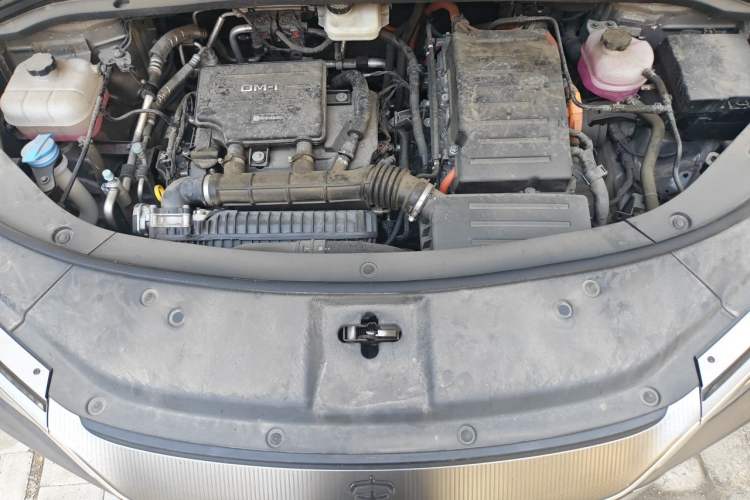 Used BYD Song L DM-i 2025 Intelligent Driving Version 112 km Beyond-Range Type Engine Bay