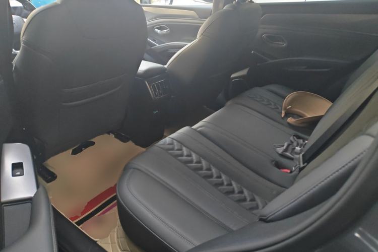 Used BYD Song L DM-i 2025 Intelligent Driving Version 112 km Beyond-Range Type Left Rear Seat