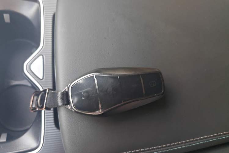 Used BYD Song L DM-i 2025 Intelligent Driving Version 112 km Beyond-Range Type Vehicle Key