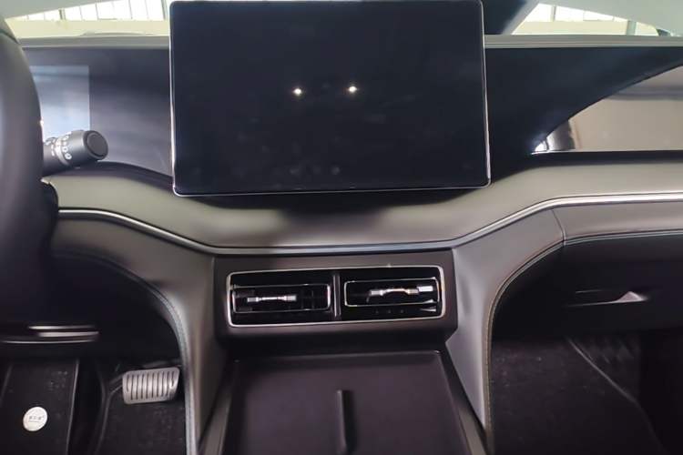 Used BYD Song L DM-i 2025 Intelligent Driving Version 112 km Leading Trim Audio And AC Panel