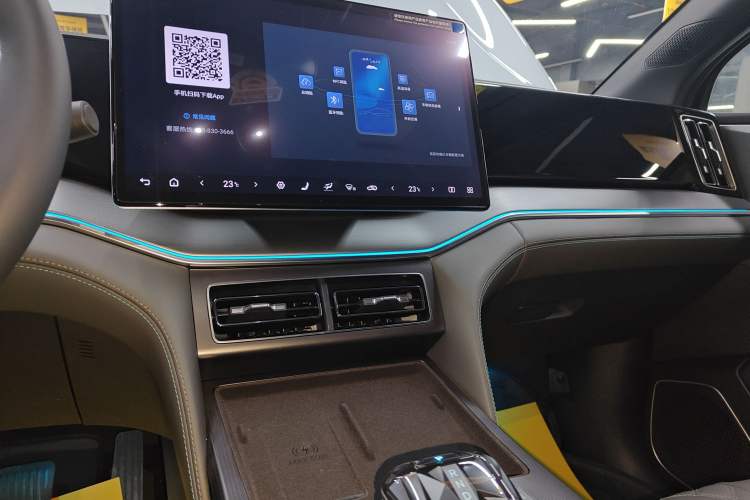 Used BYD Song L DM-i 2025 Intelligent Driving Version 112 km Beyond-Range Type Audio And AC Panel