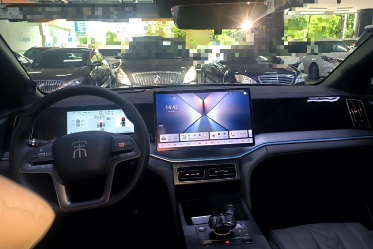 Used BYD Song L DM-i 2025 Intelligent Driving Version 112 km Beyond-Range Type Center Console