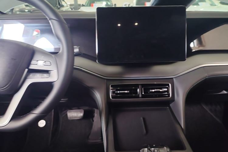 Used BYD Song L DM-i 2025 Intelligent Driving Version 112 km Leading Trim Center Console