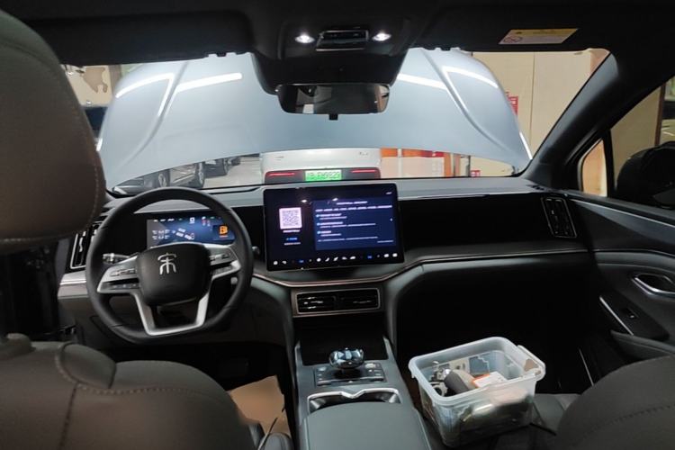 Used BYD Song L DM-i 2025 Intelligent Driving Version 112 km Beyond-Range Type Center Console