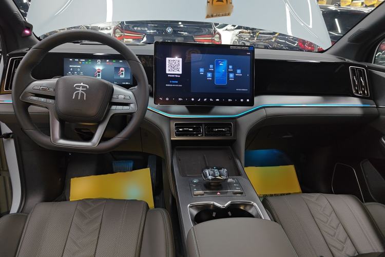 Used BYD Song L DM-i 2025 Intelligent Driving Version 112 km Beyond-Range Type Center Console
