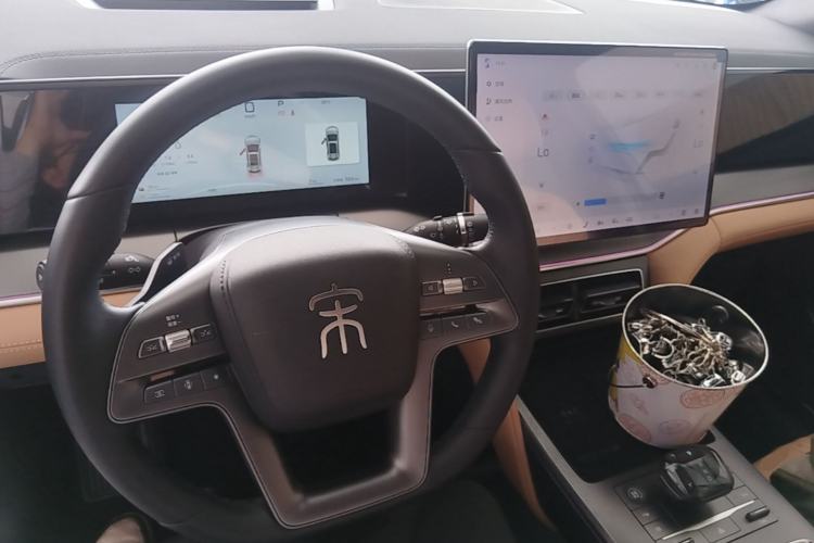 Used BYD Song L DM-i 2025 Intelligent Driving Version 160 km Beyond-Range Type Center Console