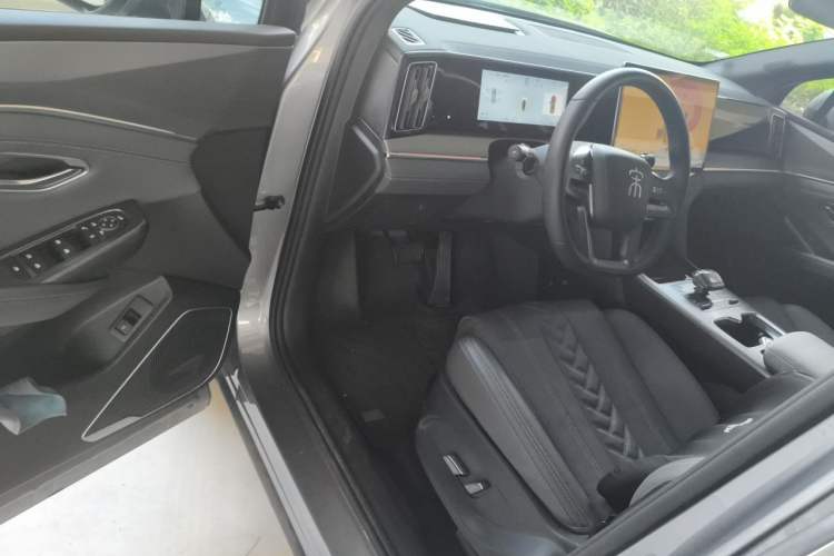 Used BYD Song L DM-i 2025 Intelligent Driving Version 112 km Beyond-Range Type Driver Seat