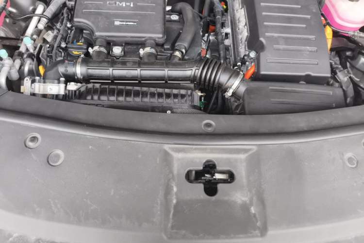 Used BYD Song L DM-i 2025 Intelligent Driving Version 112 km Beyond-Range Type Engine Bay