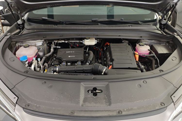 Used BYD Song L DM-i 2025 Intelligent Driving Version 160 km Beyond-Range Type Engine Bay