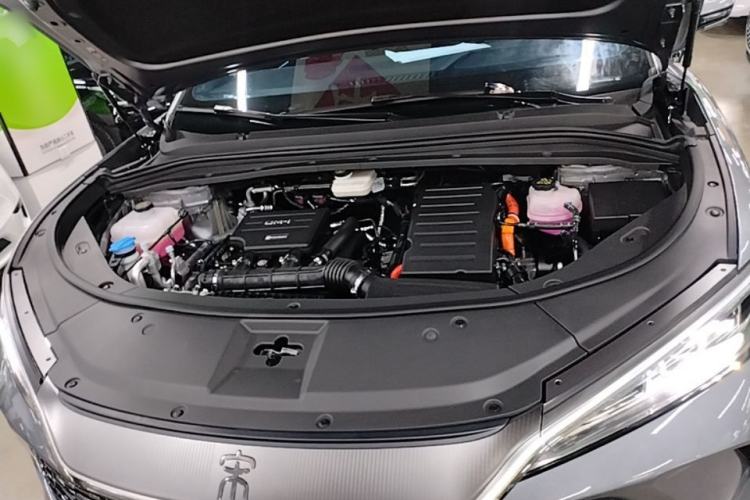 Used BYD Song L DM-i 2025 Intelligent Driving Version 160 km Beyond-Range Type Engine Bay