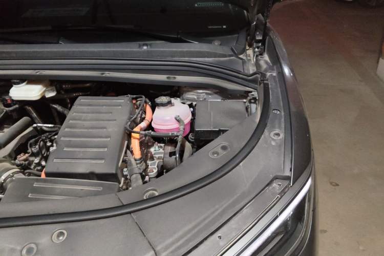 Used BYD Song L DM-i 2025 Intelligent Driving Version 112 km Beyond-Range Type Engine Bay Left