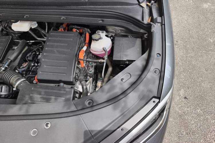Used BYD Song L DM-i 2025 Intelligent Driving Version 112 km Leading Trim Engine Bay Left