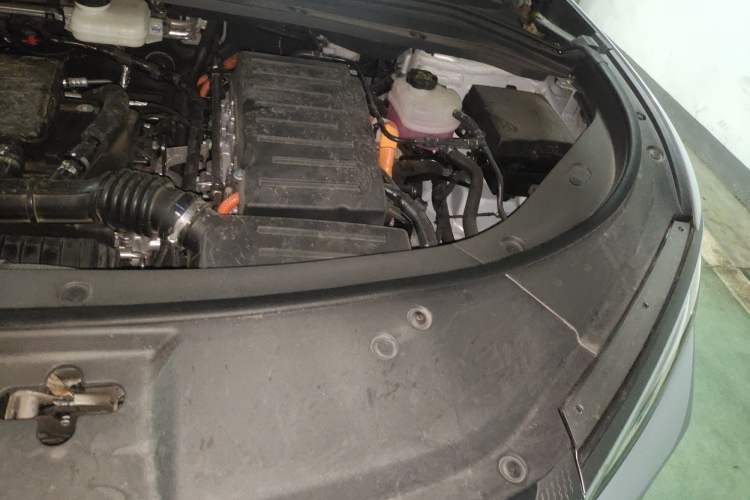 Used BYD Song L DM-i 2025 Intelligent Driving Version 160 km Beyond-Range Type Engine Bay Left