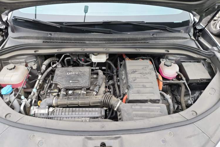 Used BYD Song L DM-i 2025 Intelligent Driving Version 112 km Beyond-Range Type Engine Bay