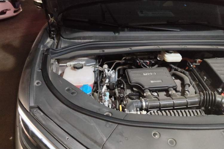 Used BYD Song L DM-i 2025 Intelligent Driving Version 112 km Beyond-Range Type Engine Bay Right