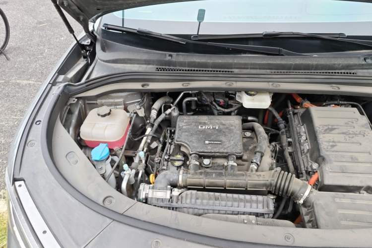 Used BYD Song L DM-i 2025 Intelligent Driving Version 112 km Beyond-Range Type Engine Bay Right