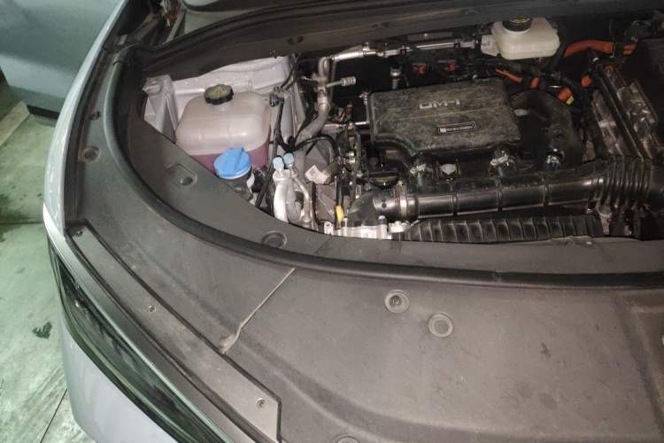 Used BYD Song L DM-i 2025 Intelligent Driving Version 160 km Beyond-Range Type Engine Bay Right