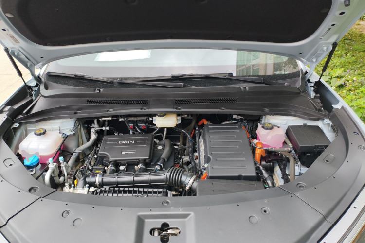 Used BYD Song L DM-i 2025 Intelligent Driving Version 160 km Beyond-Range Type Engine Bay