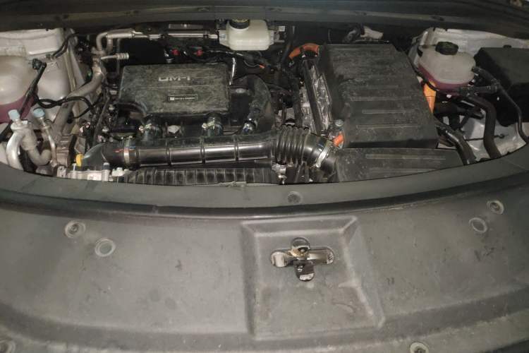 Used BYD Song L DM-i 2025 Intelligent Driving Version 160 km Beyond-Range Type Engine Bay