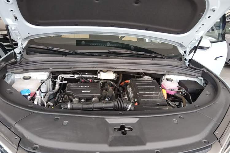 Used BYD Song L DM-i 2025 Intelligent Driving Version 160 km Beyond-Range Type Engine Bay