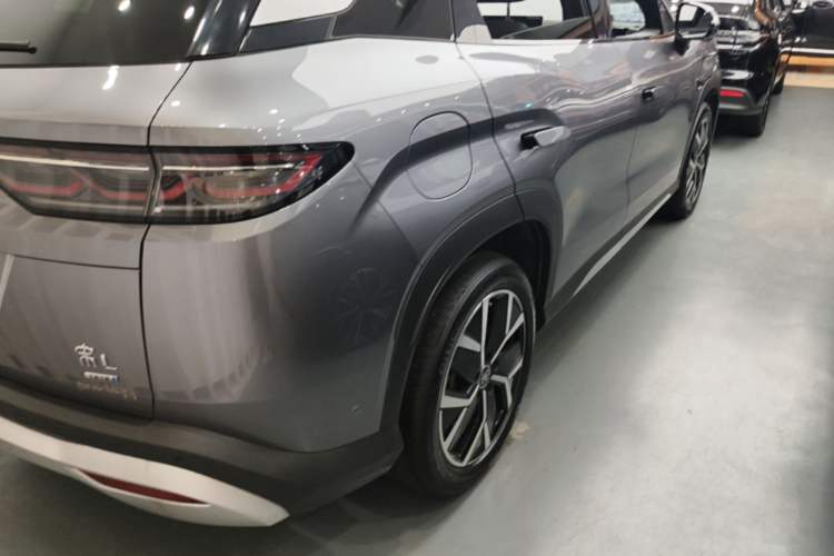 Used BYD Song L DM-i 2025 Intelligent Driving Version 160 km Beyond-Range Type Exterior 3