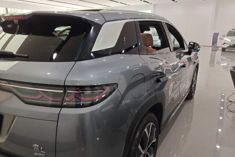 Used BYD Song L DM-i 2025 Intelligent Driving Version 160 km Beyond-Range Type Exterior 3