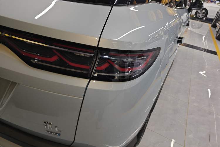Used BYD Song L DM-i 2025 Intelligent Driving Version 112 km Beyond-Range Type Exterior 3