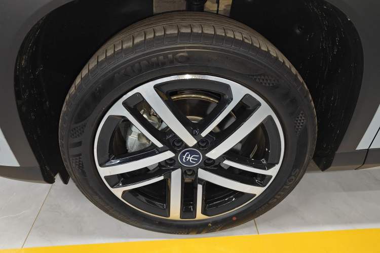Used BYD Song L DM-i 2025 Intelligent Driving Version 112 km Beyond-Range Type Exterior 4