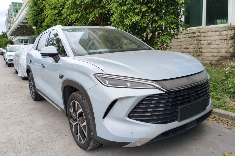 Used BYD Song L DM-i 2025 Intelligent Driving Version 160 km Beyond-Range Type Front Right 45 Deg