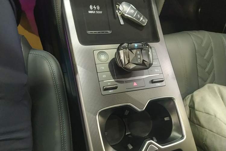 Used BYD Song L DM-i 2025 Intelligent Driving Version 160 km Beyond-Range Type Gear Lever