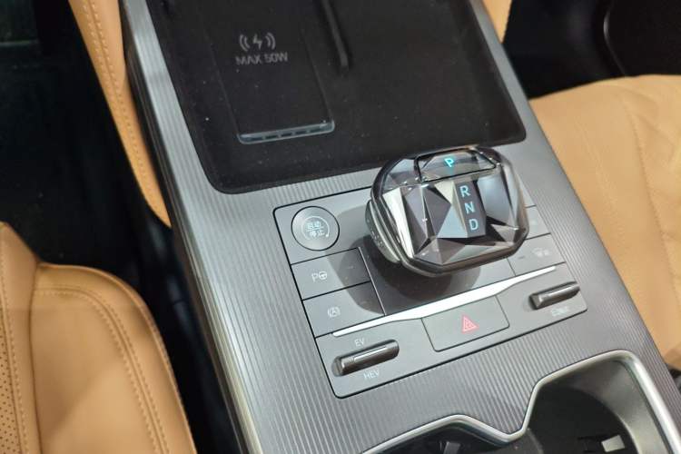 Used BYD Song L DM-i 2025 Intelligent Driving Version 160 km Beyond-Range Type Gear Lever