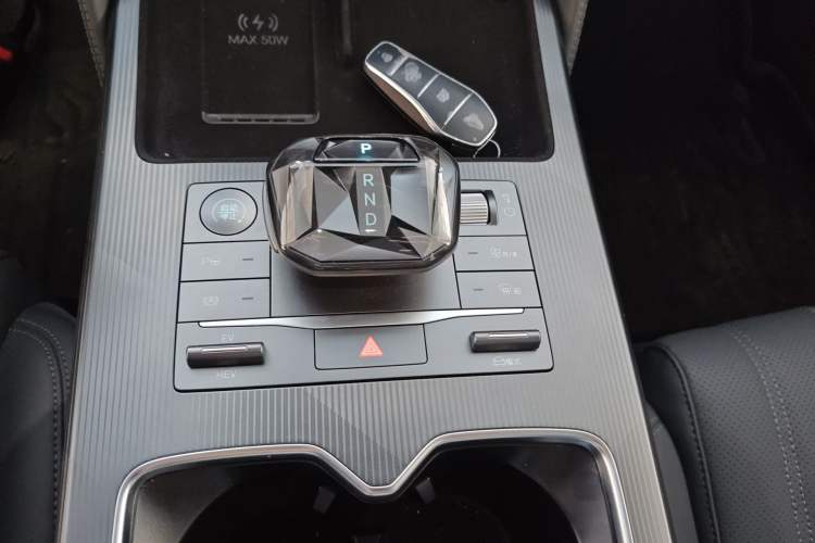 Used BYD Song L DM-i 2025 Intelligent Driving Version 160 km Beyond-Range Type Gear Lever