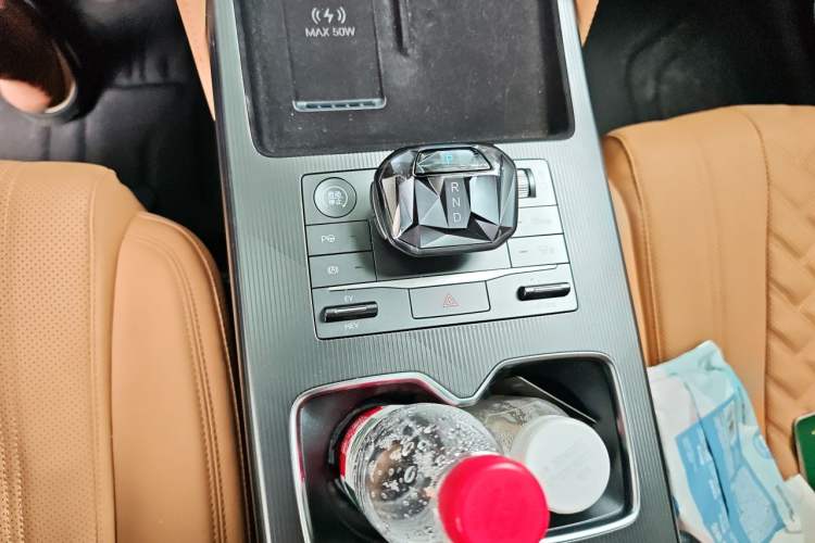 Used BYD Song L DM-i 2025 Intelligent Driving Version 160 km Beyond-Range Type Gear Lever