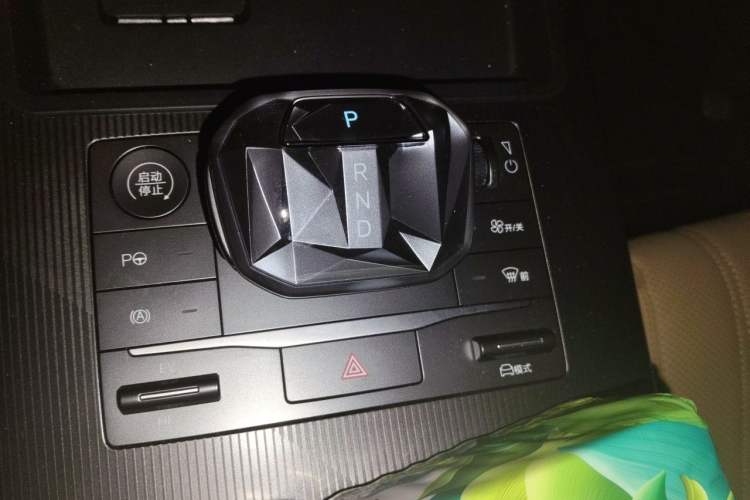 Used BYD Song L DM-i 2025 Intelligent Driving Version 112 km Beyond-Range Type Gear Lever