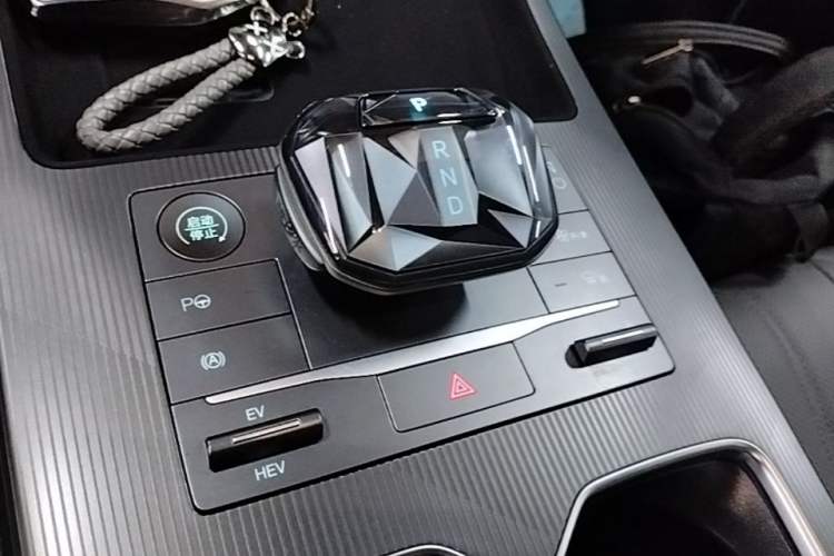 Used BYD Song L DM-i 2025 Intelligent Driving Version 160 km Beyond-Range Type Gear Lever