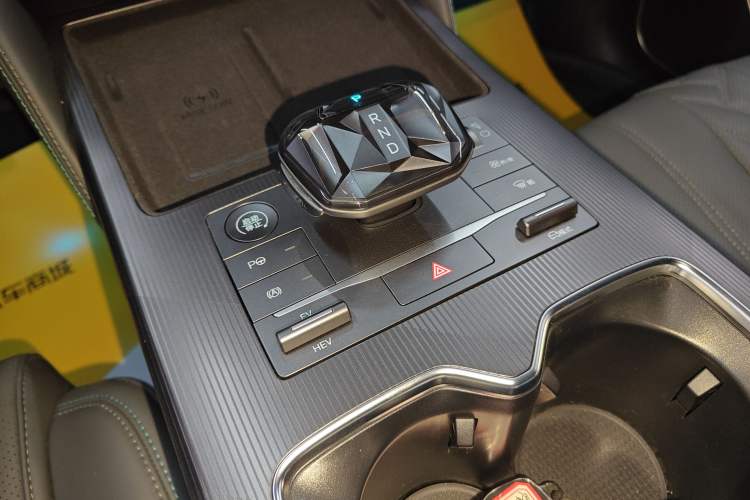 Used BYD Song L DM-i 2025 Intelligent Driving Version 112 km Beyond-Range Type Gear Lever