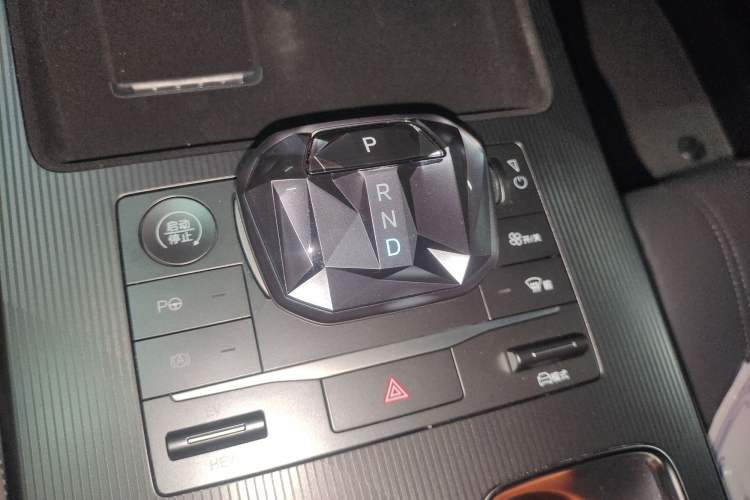 Used BYD Song L DM-i 2025 Intelligent Driving Version 160 km Beyond-Range Type Gear Lever