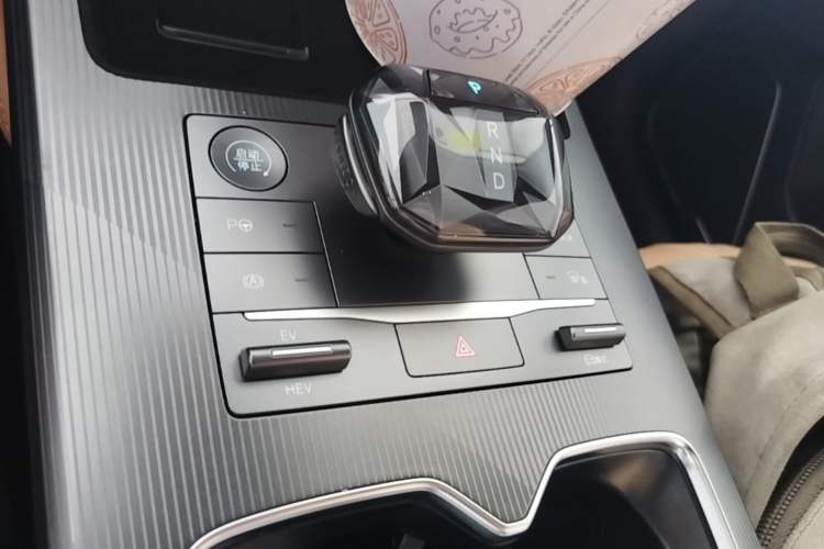 Used BYD Song L DM-i 2025 Intelligent Driving Version 160 km Beyond-Range Type Gear Lever
