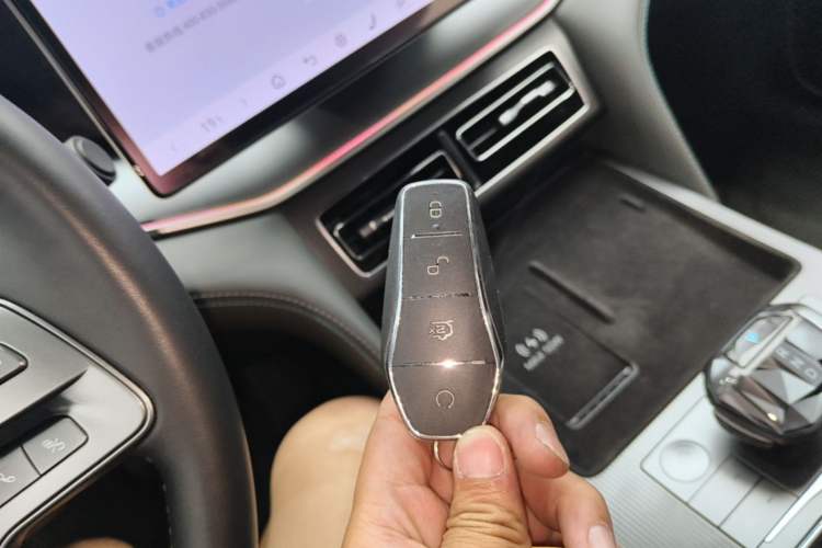 Used BYD Song L DM-i 2025 Intelligent Driving Version 160 km Beyond-Range Type Interior 1