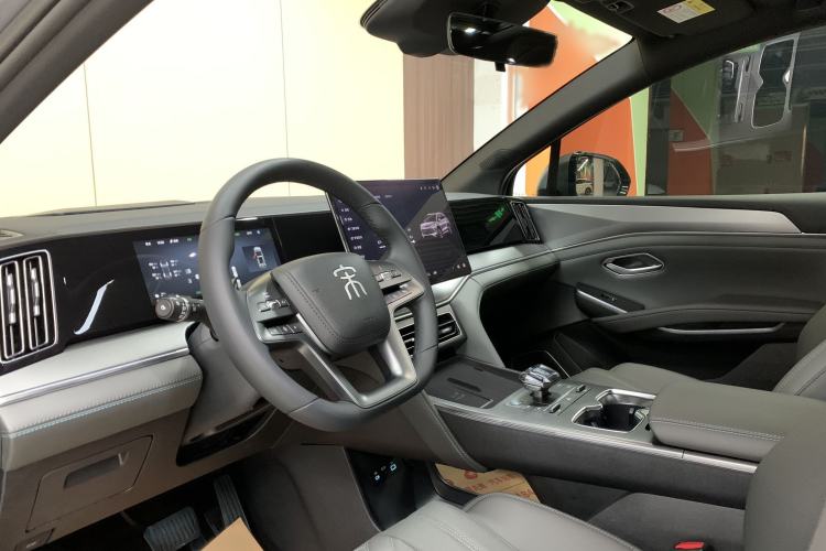 Used BYD Song L DM-i 2025 Intelligent Driving Version 112 km Beyond-Range Type Interior 1