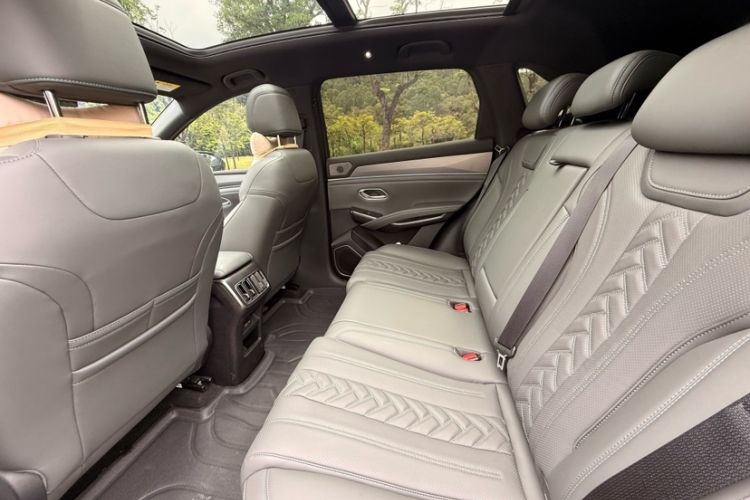 Used BYD Song L DM-i 2025 Intelligent Driving Version 112 km Beyond-Range Type Interior 2