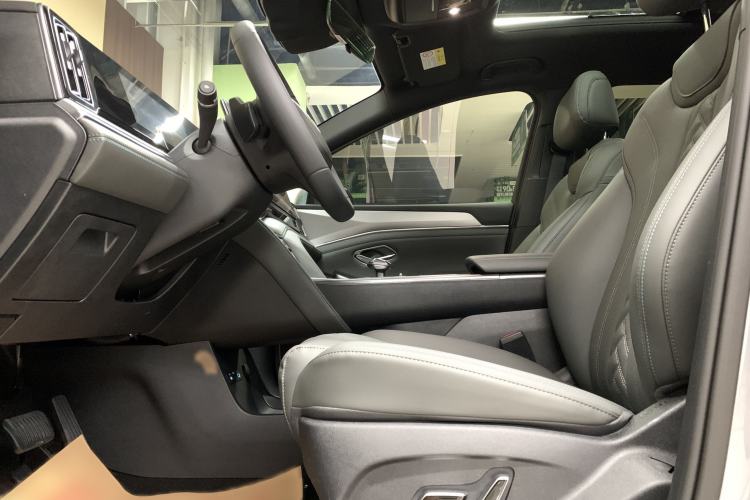 Used BYD Song L DM-i 2025 Intelligent Driving Version 112 km Beyond-Range Type Interior 2