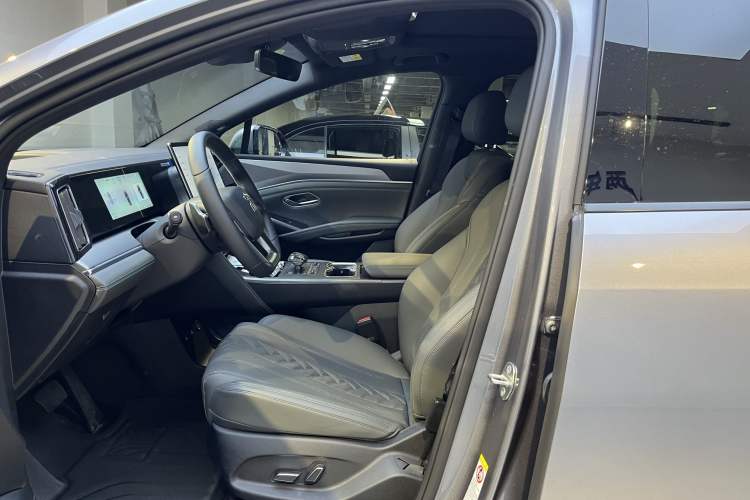 Used BYD Song L DM-i 2025 Intelligent Driving Version 160 km Excellence Edition Interior 3