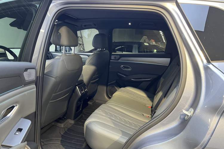 Used BYD Song L DM-i 2025 Intelligent Driving Version 160 km Excellence Edition Interior 4